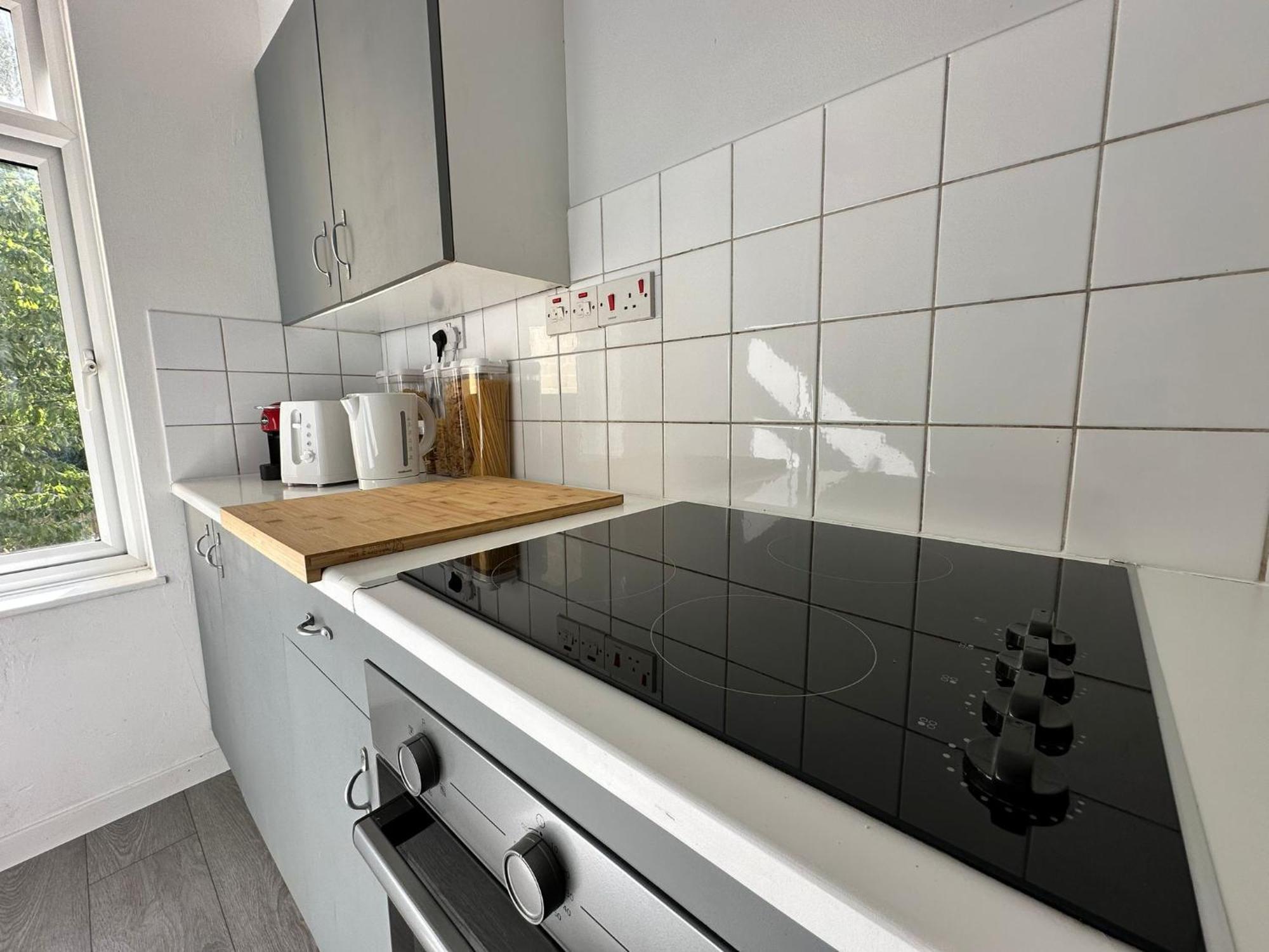 Cosy 2 Bedroom Flat In Manor House Londra Dış mekan fotoğraf